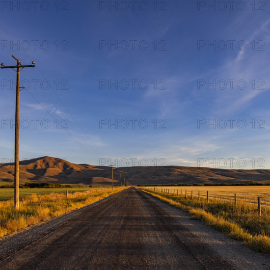 USA, Idaho, Bellevue, Empty dirt road in rural landscape