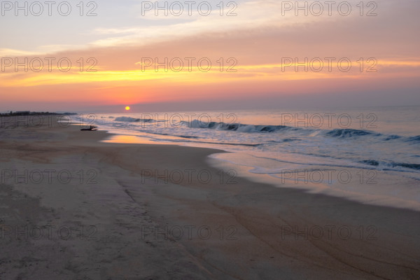 Mexico, Oaxaca State, Puerto Escondido, Costa Chica, Sun setting over ocean and empty beach