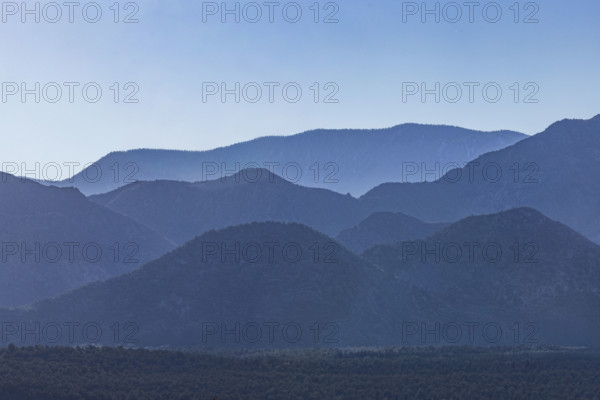 USA, Utah, LaVerkin, Silhouettes of mountain ranges against clear blue sky