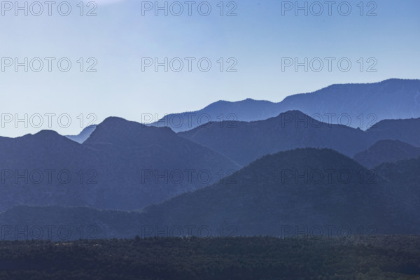 USA, Utah, LaVerkin, Silhouettes of mountain ranges against clear blue sky