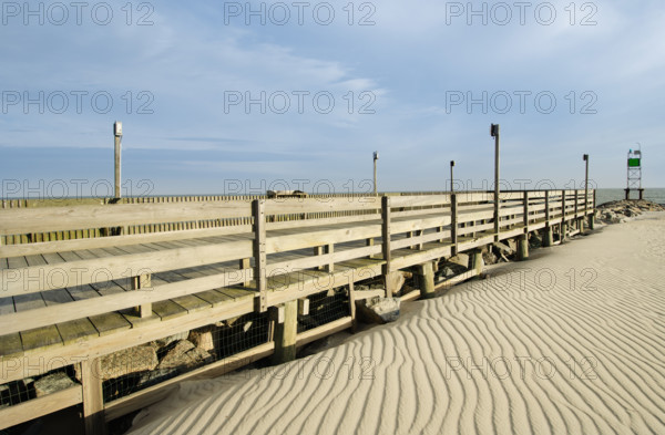 USA, Massachusetts, South Yarmouth, Empty boardwalk at Bass River on sunny day