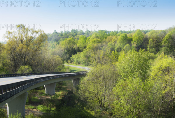 USA, Tennessee, Franklin, Natchez Trace Parkway viaduct crossing landscape