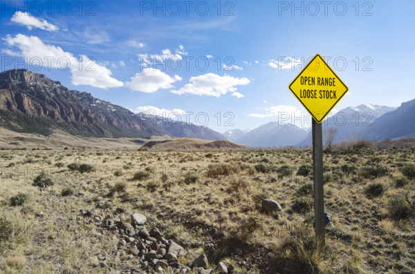 Open range sign in grazing land. Cody, Wyoming, USA.