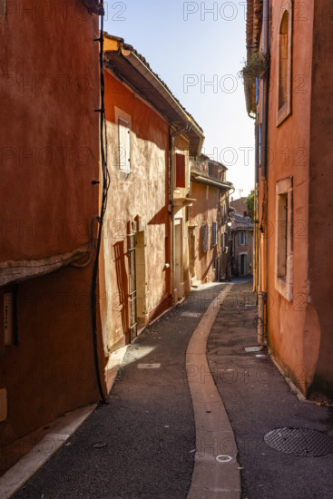 Buildings and arrow alley in old town, Roussillon, Vaucluse, France.