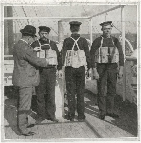 Inspection des harnais de sauvetage, à bord du RMS Titanic