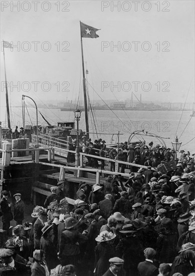 Émigrants irlandais embarquant à bord du RMS Titanic