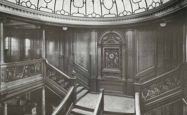 L’escalier de première classe, à bord du RMS Titanic
