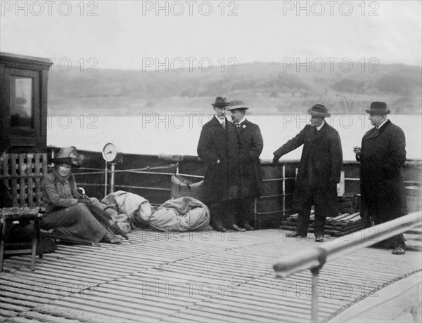 L’écrivain R.W. May et son frère Stanley