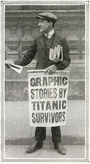 Vendeur de journaux, à Londres, suivant la tragédie du RMS Titanic. Construit par Harland & Wolff, à Belfast (Irlande), en 1910-1911, le RMS Titanic sombra après avoir heurté un iceberg, le 15 avril 1912, au large de Terre-Neuve, lors de son voyage inaugural de Southampton (Angleterre) à New York (USA), entraînant la perte de 1522 passagers et membres d’équipage. (Photo par Titanic Images/Universal Images Group)