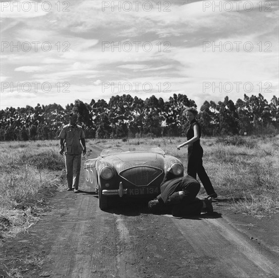 Fixing 55. Driver Morland and team check over their Austin-Healey racing car in the retries of race eight at the Eldoret race meeting. Eldoret, Kenya, 27 December 1954. Eldoret, Rift Valley, Kenya, Eastern Africa, Africa.