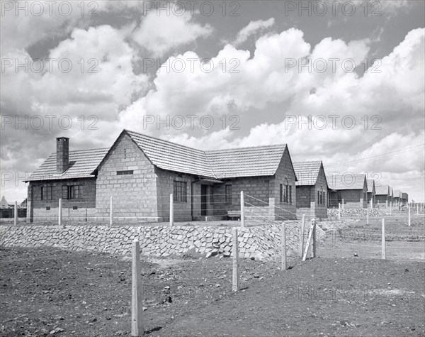 Railway housing, Nairobi. A publicity photograph from the East African Railways and Harbours Administration (EAR&H) showing new company housing for junior staff. Nairobi, Kenya, circa 1960. Nairobi, Nairobi Area, Kenya, Eastern Africa, Africa.