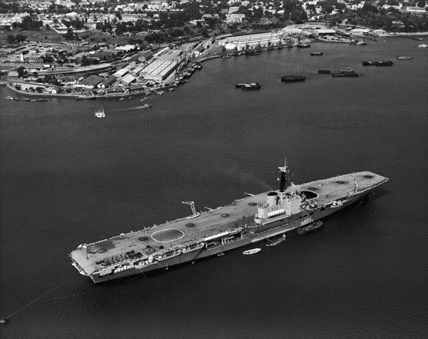 HMS Bulwark in Kilindini harbour. An aerial publicity photograph from the East African Railways and Harbours Administration (EAR&H) showing the British aircraft carrier, HMS Bulwark, in Kilindini harbour. Mombasa, Kenya, 25 August 1960. Mombasa, Coast, Kenya, Eastern Africa, Africa.