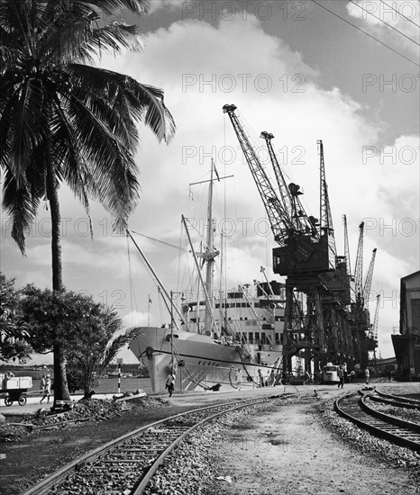 SS Kenya at Kilindini harbour. SS Kenya moored alongside the dockside railway and cranes in number one berth at Kilindini harbour. Mombasa, Kenya, circa 1960. Mombasa, Coast, Kenya, Eastern Africa, Africa.