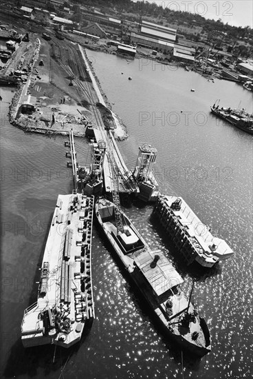 Building the wagon ferry terminal at Kisumu. An aerial publicity photograph from the East African Railways and Harbours Administration (EAR&H) showing the nearly completed wagon ferry terminal at Kisumu on Lake Victoria. Kisumu, Kenya, circa 1960. Kisumu, Nyanza, Kenya, Eastern Africa, Africa.