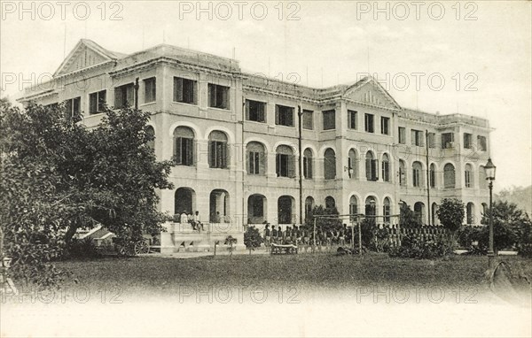 Government House in Lagos. Exterior view of the facade of a grand, three-storey government building in Lagos, showing a number of uniformed Nigerian men lined up outside the entrance. Lagos, Nigeria, circa 1905. Lagos, Lagos, Nigeria, Western Africa, Africa.