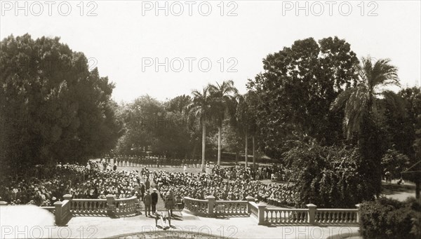 Memorial service for Sir Lee Stack. A crowd gathers in the gardens of Khartoum palace for the official memorial service of assassinated Sir Lee Stack, British commander of the Egyptian army and Governor General of Sudan. Khartoum, Sudan, circa 1925. Khartoum, Khartoum, Sudan, Eastern Africa, Africa.
