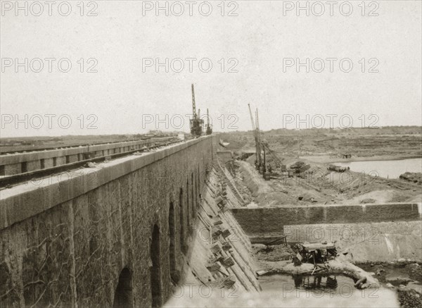 Sennar Dam nearing completion. Cranes and earthworks on the construction site of the nearly completed Sennar Dam. Sennar, Sudan, circa 1925. Sennar, Sennar, Sudan, Eastern Africa, Africa.
