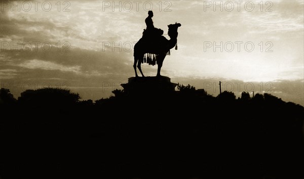 The Gordon statue. Famous memorial statue to General Charles Gordon (1833 -1885), silhouetted against a Khartoum sunset. Khartoum, Sudan, circa 1926. Khartoum, Khartoum, Sudan, Eastern Africa, Africa.