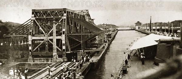 The Gatun locks at Panama. A warship of the British Special Service Squadron enters one of the famous Gatun locks on the Panama canal. Panama, 23 July 1924. Panama, Central America, North America .
