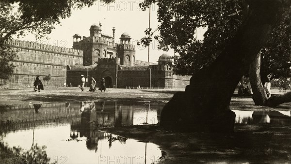 Lohare Gate, Delhi Fort. Exterior shot of the Lahore Gate, one of the principal entrances to the Delhi Fort complex. Delhi, India, circa 1954. Delhi, Delhi, India, Southern Asia, Asia.