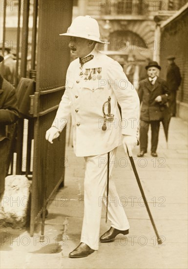 Arriving for a 'levee' at St. James' Palace. A uniformed British dignitary arrives at St. James' Palace to attend a 'levee' (formal reception) for King George V (r.1910-1936). London, England, 25 May 1925. London, London, City of, England (United Kingdom), Western Europe, Europe .