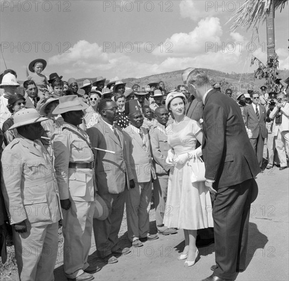 Princess Margaret meets ex-servicemen. A crowd of onlookers watch as Princess Margaret is introduced to a line up of African ex-servicemen at a welcoming ceremony. Machakos, Kenya, 22 October 1956. Machakos, East (Kenya), Kenya, Eastern Africa, Africa.