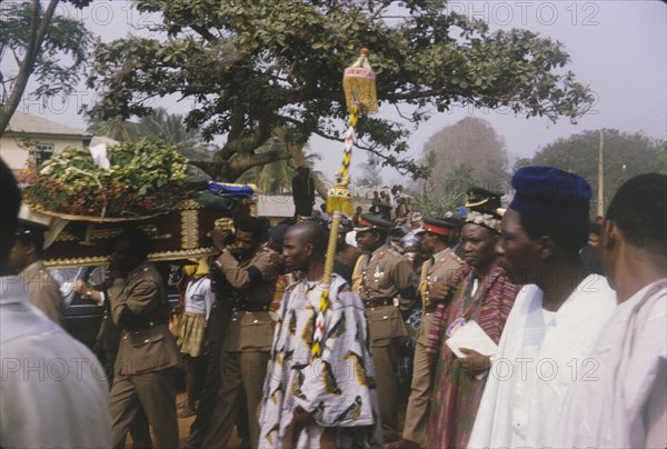 Fajuyi's state funeral. The decorated coffin of Lieutenant Colonel Francis Adekunle Fajuyi is carried through crowds by uniformed military men at his state funeral. Ado Ekiti, Nigeria, 1966. Ado Ekiti, Ekiti, Nigeria, Western Africa, Africa.