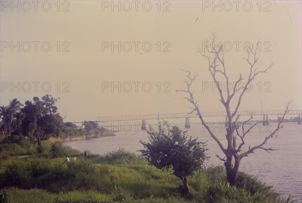 Damaged Kennedy Bridge. View of the John F. Kennedy Bridge spanning the River Niger. A section of the structure has been damaged during the Nigerian Civil War (1967-70). Near Niamey, Niger, circa 1970., Niamey, Niger, Western Africa, Africa.