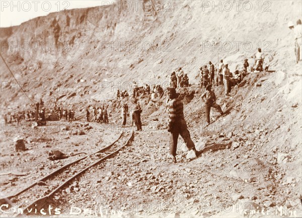 Convicts on drilling duty, South Africa. African convicts on drilling duty at the Premier Diamond Mine. Cullinan, South Africa, circa 1907. Cullinan, Gauteng, South Africa, Southern Africa, Africa.