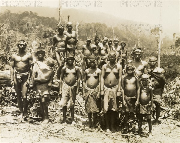 North Malaysian aborigines. Portrait of a large group of Malaysian aborigines at Ula Ringat. Semi-naked, their bodies are decorated with jewellery and wreaths of leaves that adorn their heads. Upper Perak, British Malaya (Malaysia), 1900., Perak, Malaysia, South East Asia, Asia.