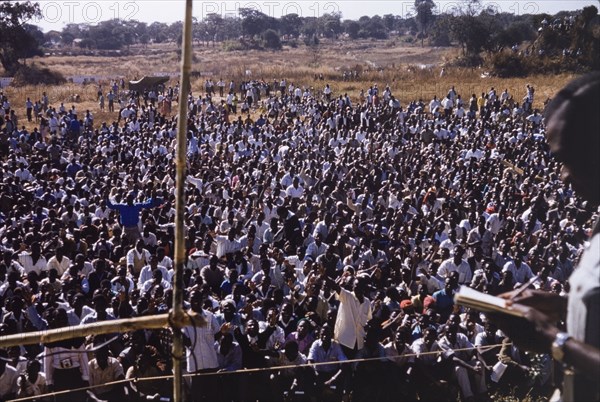 Crowd at United National Independence Party rally. View over a crowd of followers at a political rally held by the United National Independence Party, where party president Kenneth Kaunda (b.1924) made an address. Kitwe, Northern Rhodesia (Zambia), circa 1962. Nkana-Kitwe, Copperbelt, Zambia, Southern Africa, Africa.