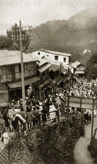Bazaar at Mussoorie, India. Crowds bustle past a line of ramshackle buildings at a bazaar in Mussoorie, a small hill station situated at an altitude of around 2000m in the Himalayan foothills of northern Indian. Mussoorie, India, circa 1890. Mussoorie, Uttaranchal, India, Southern Asia, Asia.