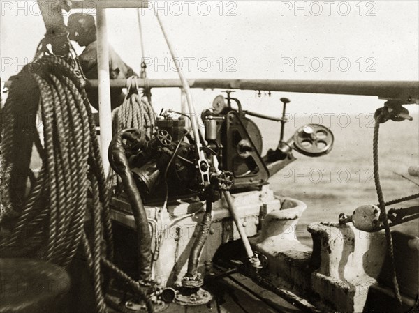 Sounding engine on RIMS 'Investigator'. The deep sea sounding engine aboard the RIMS 'Investigator', a single-funneled, double-masted naval steamship. Indian Ocean, circa 1900., Southern Asia, Asia.