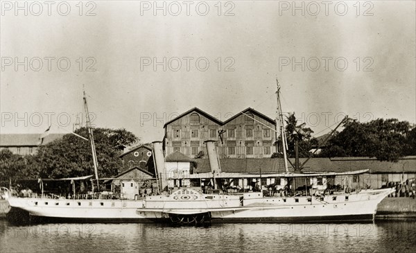 RIMS 'Sphinx' in Bombay. RIMS 'Spinx', a paddle steamer belonging to the Royal Indian Marine Service, anchored at a RIMS government dockyard. Bombay (Mumbai), India, circa 1900. Mumbai, Maharashtra, India, Southern Asia, Asia.
