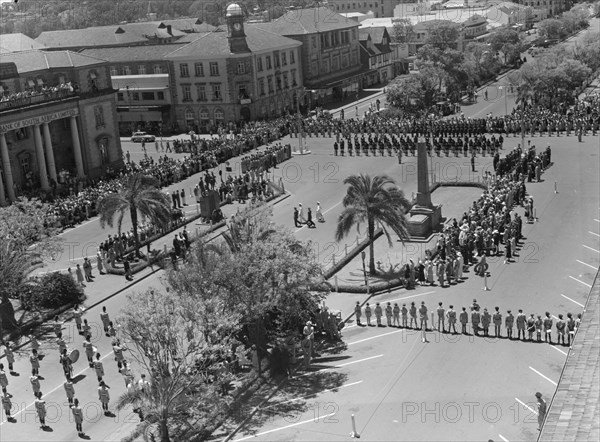 Armistice Day in Nairobi. View taken from the Torrs Hotel in central Nairobi of an Armistice Day memorial service. The streets surrounding the war cenotaph are closed for a military procession and crowds of onlookers line the pavements. Nairobi, Kenya, 9 November 1952. Nairobi, Nairobi Area, Kenya, Eastern Africa, Africa.