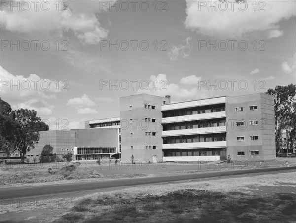 Royal Technical College, Nairobi. View of the four storey Royal Technical College. Nairobi, Kenya, 13 October 1957. Nairobi, Nairobi Area, Kenya, Eastern Africa, Africa.