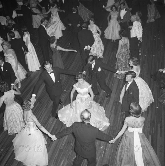 Limuru Hunt Ball. Overhead view of the dance floor, crowded with formally dressed people, at the Limuru Hunt Ball. Kenya, 19 October 1957. Kenya, Eastern Africa, Africa.