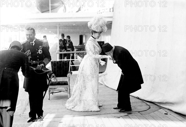 Kiamil Pasha and Queen Mary. Kiamil Pasha, ex-Grand Vizier of the Ottoman Empire, bids farewell to Queen Mary aboard HMS Medina whilst King George V (r.1910-36) accepts farewells from an unidentified official. The royal couple were on their way to India for the Coronation Durbar at Delhi. Port Said, Egypt, 21 November 1911. Port Said, Port Said, Egypt, Northern Africa, Africa.