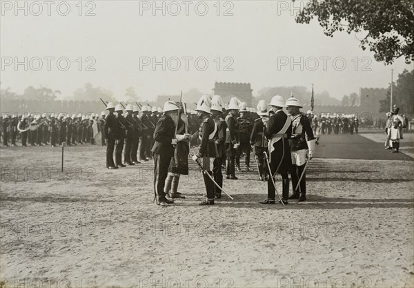 The King meets mutiny veterans. King George V (r.1910-36) meets military veterans of the Indian Mutiny and Rebellion of 1857-8. The King had travelled to Delhi for the Coronation Durbar, due to be held there on 12 December. Delhi, India, 7 December 1911. Delhi, Delhi, India, Southern Asia, Asia.
