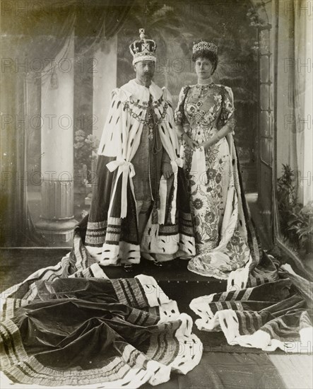Dressed in Durbar robes. Portrait of King George V (r.1910-36) and Queen Mary, dressed in their ceremonial robes and crowns for the Coronation Durbar. New Delhi, India, 12 December 1911., Delhi, India, Southern Asia, Asia.