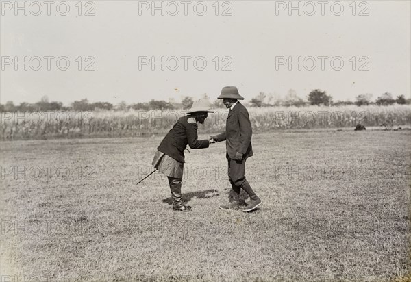 Maharajah meets King. Maharajah Chandra Shamsher Jang of Nepal bows as he shakes the hand of King George V (r.1910-36). The Maharajah hosted the King on his hunting trip to Chitwan Valley, Nepal following the Coronation Durbar at Delhi. Nepal, circa 18 December 1911. Nepal, Southern Asia, Asia.