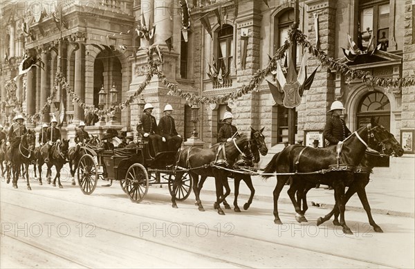 The Duke of Connaught at Cape Town. The Duke and Duchess of Connaught ride past Cape Town city hall in a horse-drawn carriage during their royal visit to open the new Union Parliament. The hall is festooned with garlands as part of the presentation of address. Cape Town, Cape Province (West Cape), South Africa, 31 October 1910. Cape Town, West Cape, South Africa, Southern Africa, Africa.