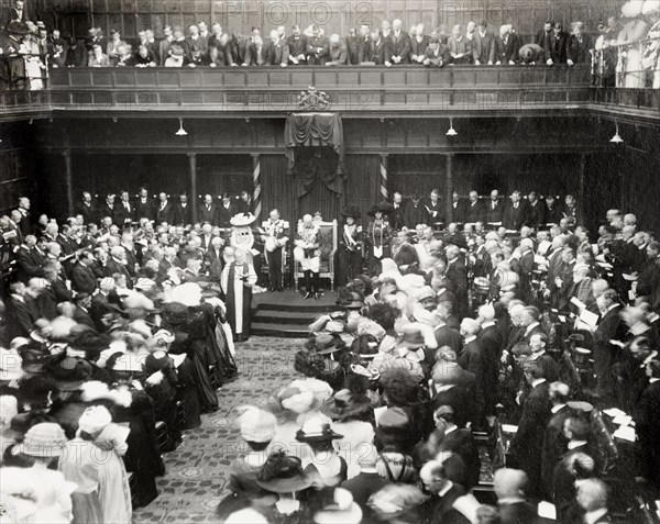 Opening of the new Union Parliament, Cape Town. The Duke and Duchess of Connaught preside over the opening ceremony of the new Union Parliament inside Cape Town's Houses of Parliament. Cape Town, Cape Province (West Cape), South Africa, 4 November 1910. Cape Town, West Cape, South Africa, Southern Africa, Africa.