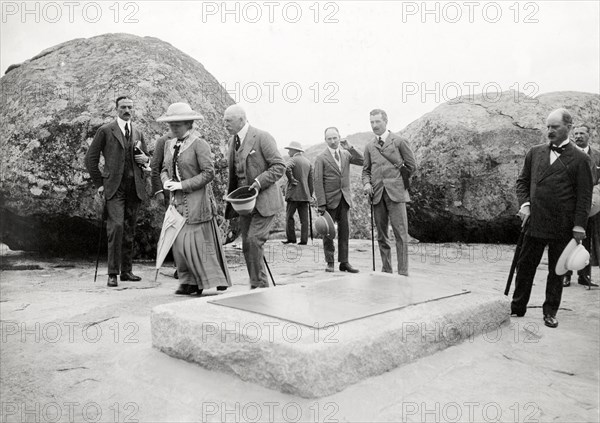 Visiting the grave of Cecil Rhodes. The Duke and Duchess of Connaught visit the grave of Cecil Rhodes, located in the Matopos Hills. This was one of several stops made by the royal couple following their official visit to Cape Town to open the new Union Parliament. Near Bulawayo, Southern Rhodesia (Zimbabwe), 16 November 1910., Matabeleland North, Zimbabwe, Southern Africa, Africa.