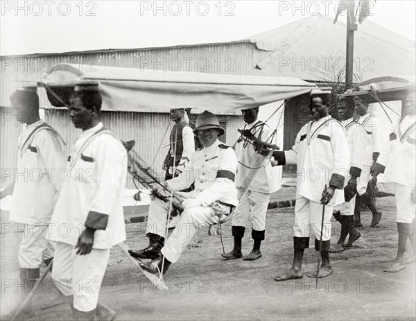 Duke of Connaught in a portable hammock. A smiling Duke of Connaught is carried along in a portable hammock by a procession of South African naval officers. This was one of several stops made by the Duke following his official visit to Cape Town to open the new Union Parliament. Durban, Natal (KwaZulu Natal), South Africa, 2 December 1910. Durban, KwaZulu Natal, South Africa, Southern Africa, Africa.