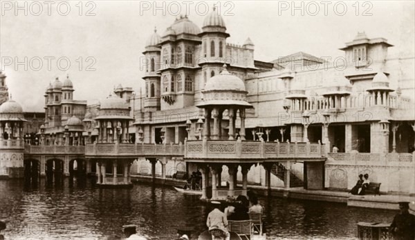 Franco-British Exhibition. The 'Court of Honour' at the Franco-British Exhibition, an elaborate pavilion designed around an artificial lake. London, England, July 1908. London, London, City of, England (United Kingdom), Western Europe, Europe .