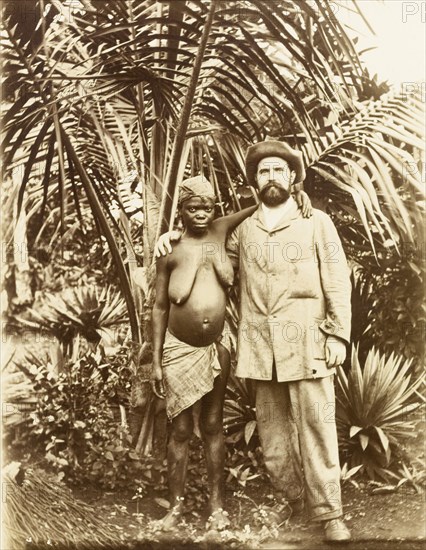 A British missionary on Bioko. A British Primitive Methodist missionary poses for the camera beside a semi-naked woman from Bioko, their arms draped around each other's shoulders in friendship. Bioko, Equatorial Guinea, circa 1930., Bioko Norte, Equatorial Guinea, Central Africa, Africa.