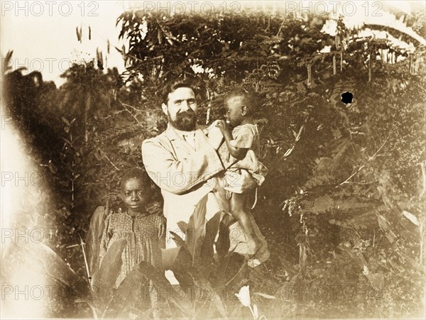 A British missionary on Bioko. Portrait of a British Primitive Methodist missionary with two young children from Bioko. Bioko, Equatorial Guinea, circa 1930., Bioko Norte, Equatorial Guinea, Central Africa, Africa.