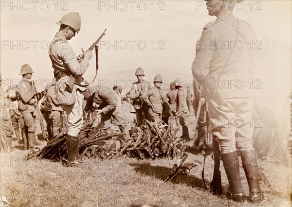 Rifles relinquished at Slaapkrans. British forces examine and dismantle a haul of Boer rifles, relinquished at 'Surrender Hill' following a battle at Slaapkrans during the Second Boer War (1899-1902). Near Slaapkrans, Orange River Colony (Free State), South Africa, 30 July 1900. Slaapkrans, Free State, South Africa, Southern Africa, Africa.