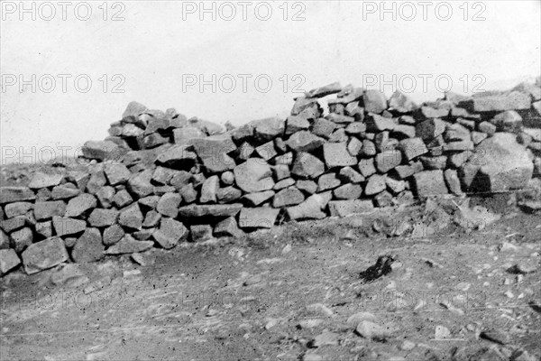 Boer defenses at Pieters Hill. A roughly built stone wall forms part of a Boer defense line, used during the battle of Pieters Hill in the Second Boer War (1899-1902). Natal (Kwazulu Natal), South Africa, circa 28 February 1900., KwaZulu Natal, South Africa, Southern Africa, Africa.